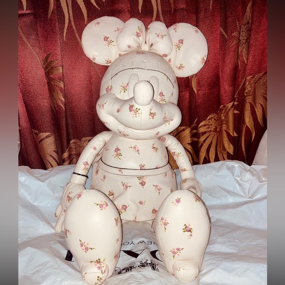 LIMITED EDITION Coach & Disney Minnie Mouse XL leather Collectors Doll. - Picture 5 of 7